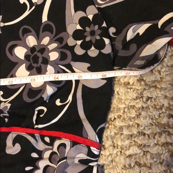 Super cute scrub top - Picture 3 of 3